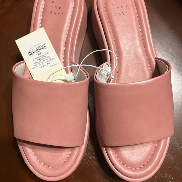 NWT A new day Womens sandles size 8W - Picture 3 of 4
